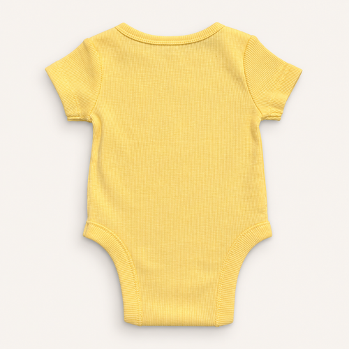 Vista posterior del body Old Navy amarillo de textura acanalada