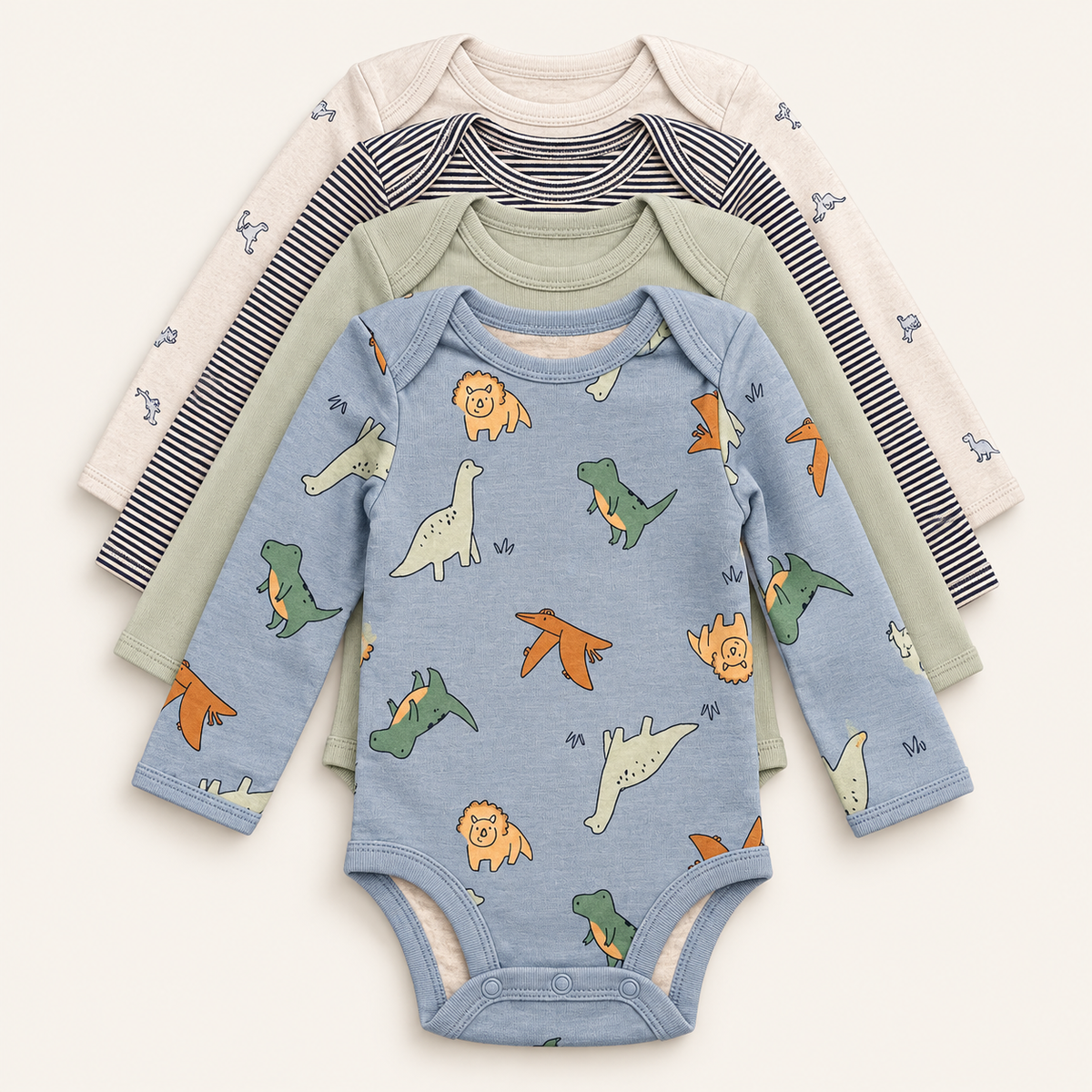 Pack de cuatro bodys Carter’s con body azul de dinosaurios en primer plano